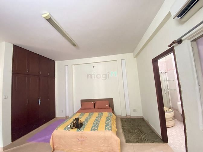 Hình ảnh Phòng full nội thất, có ban công, cửa sổ