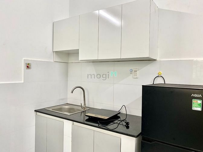 Hình ảnh Căn studio full nội thất có cửa sổ gần ngã tư hàng xanh