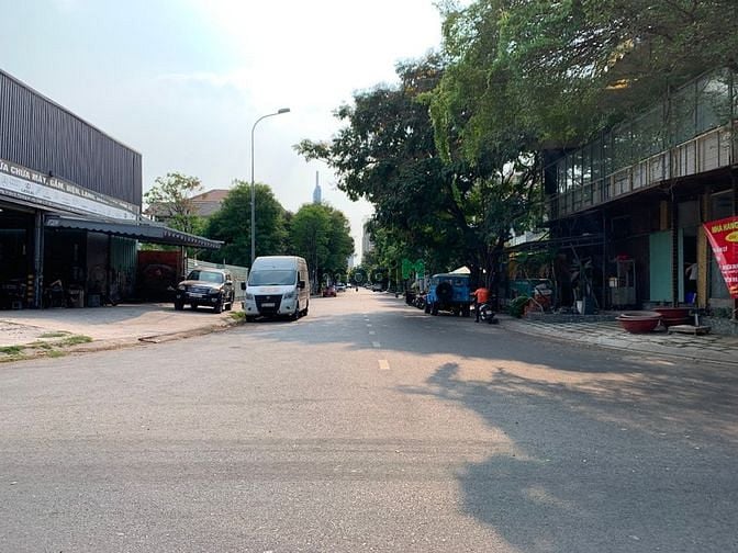 Hình ảnh Cho thuê đất trống  sau song hành - metro dt 200m2 đường 18m giá