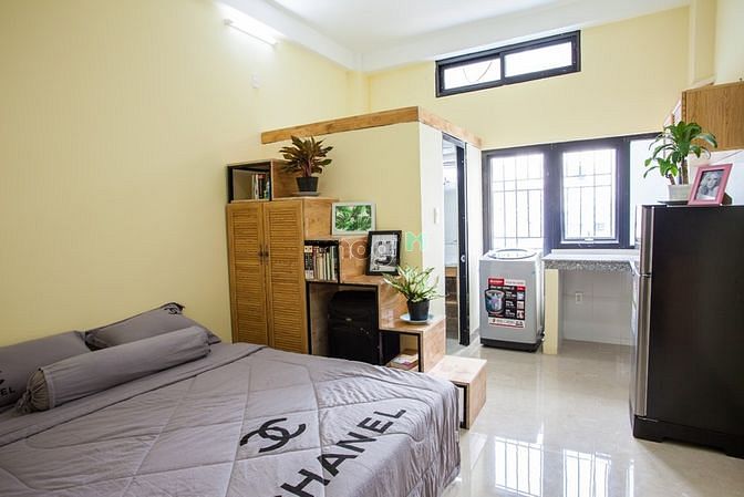 Hình ảnh Studio nội thất cơ bản, có ban công, cửa sổ, gần chợ Lý Phục Man, Q7