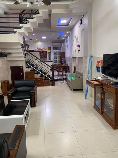 Hình ảnh NỢ NẦN bán Trần Hưng Đạo Q5 54m2 3P 2ty255 SHR