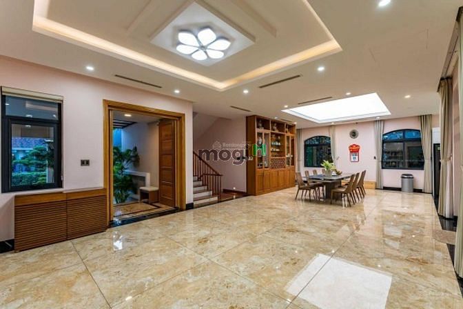 Hình ảnh Bán biệt thự Chateau 215 tỷ, 560m2,Phú Mỹ Hưng, Q7