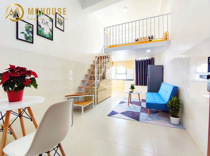 Hình ảnh CHDV gác cao không đụng đầu ngay ngã tư LLQ và Âu Cơ
