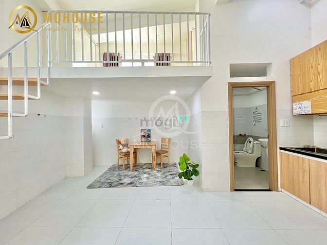 Hình ảnh CHDV gác cao không đụng đầu ngay ngã tư LLQ và Âu Cơ