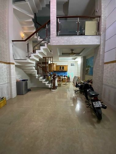 Hình ảnh Cho thuê nhà Phạm Văn Bạch P.15 Tân Bình gần chợ Phạm Văn Bạch 3 lầu
