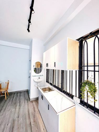 Hình ảnh CHDV Studio lớn full cửa sổ, mặt tiền kinh doanh