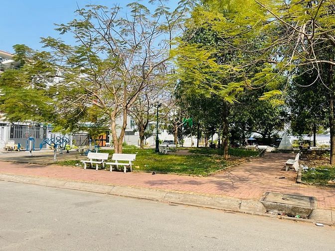 Hình ảnh Bán đất full thổ cư sau lưng Bệnh Viện Lê Văn Thịnh Q2