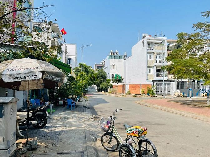 Hình ảnh Bán đất full thổ cư sau lưng Bệnh Viện Lê Văn Thịnh Q2