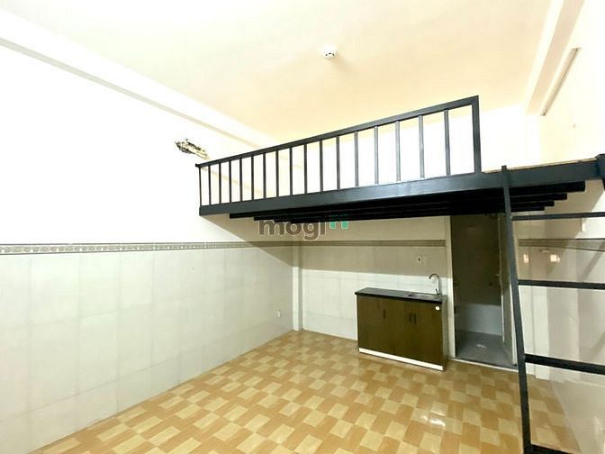 Hình ảnh CH Duplex Nội Thất Trống Có Cửa Sổ - Đường Thành Thái Quận 10
