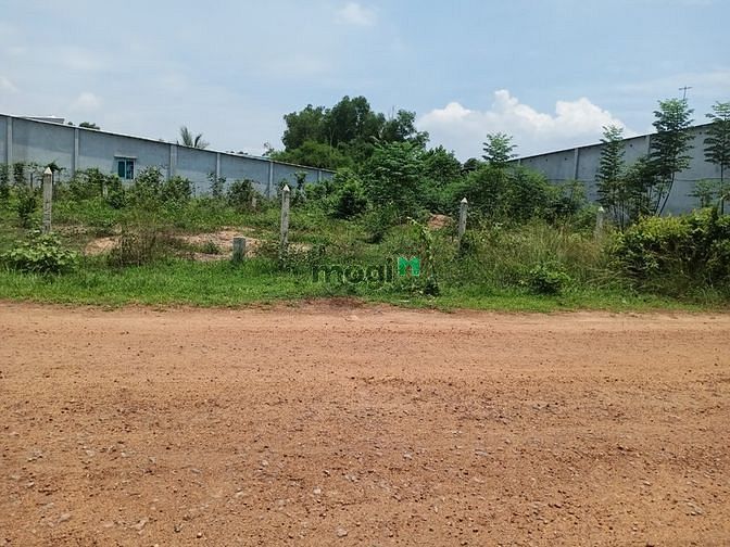 Hình ảnh Dt: 13.313,5m2 - thổ cư 11444m2, đất ngay khu sầm uất nhất của xã