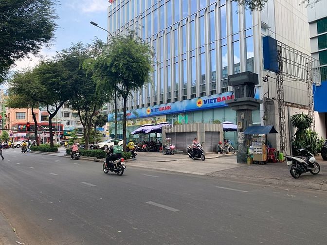 Hình ảnh Cho thuê nhà 158 Võ Văn Tần, Q.3 - DTSD ~ 1300m2