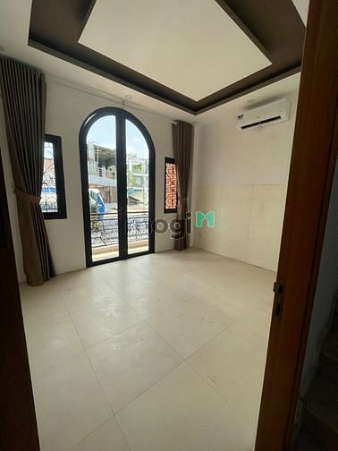 Hình ảnh Phòng ban công 351 Lạc Long Quân, từ 3tr2