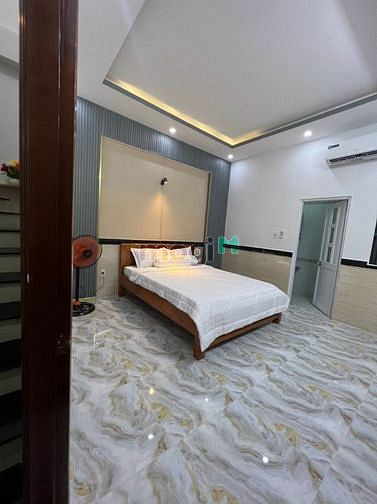 Hình ảnh Cho thuê nhà hẻm 10m Phạm Văn Bạch có nội thất P.15 Tân Bình 3 lầu