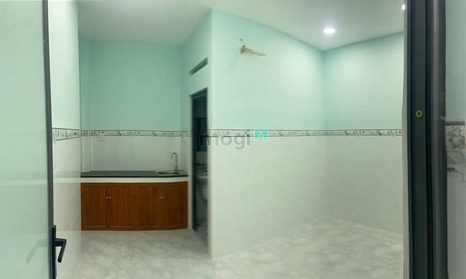 Hình ảnh Phòng thoáng mát gần Lê Văn Việt, giá từ 3tr5