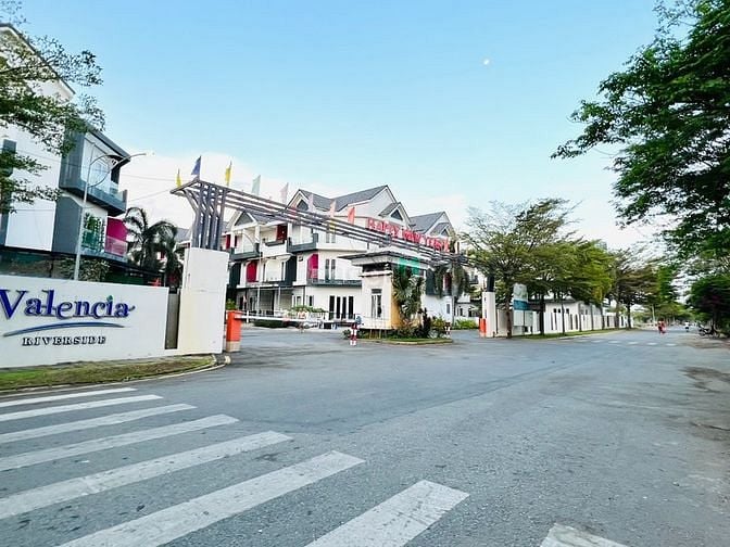 Hình ảnh Cho thuê nhà phố valencia riverside chỉ 10tr full nội thất 3 cực đẹp