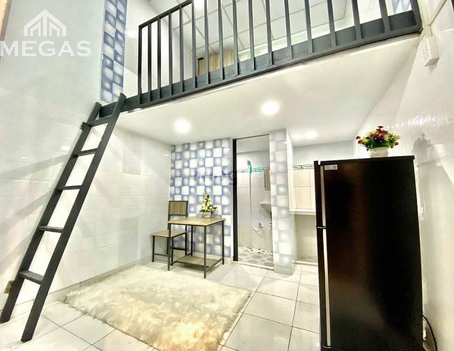Hình ảnh CHDV Gác cao 2m ngay Tỉnh Lộ 10, Tên Lửa