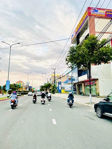 Hình ảnh Bán đất mặt ttiền kinh doanh đường Nguyễn Hữu Thọ