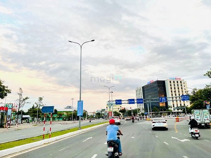 Hình ảnh Bán đất mặt ttiền kinh doanh đường Nguyễn Hữu Thọ