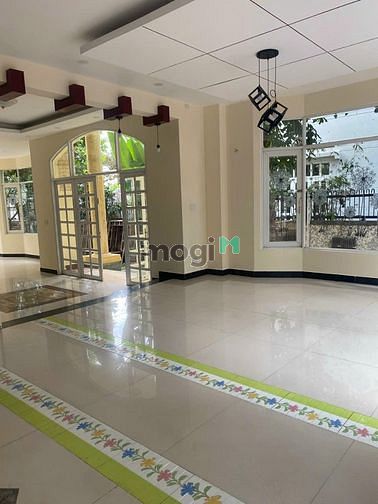 Hình ảnh Cho thuê BT khuôn viên 700m2 đs tân kiểng giá 140tr