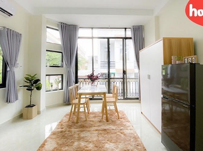 Hình ảnh Gác Cửa Sổ Bancol Nhất Chi Mai ngay Etown Cộng Hoà