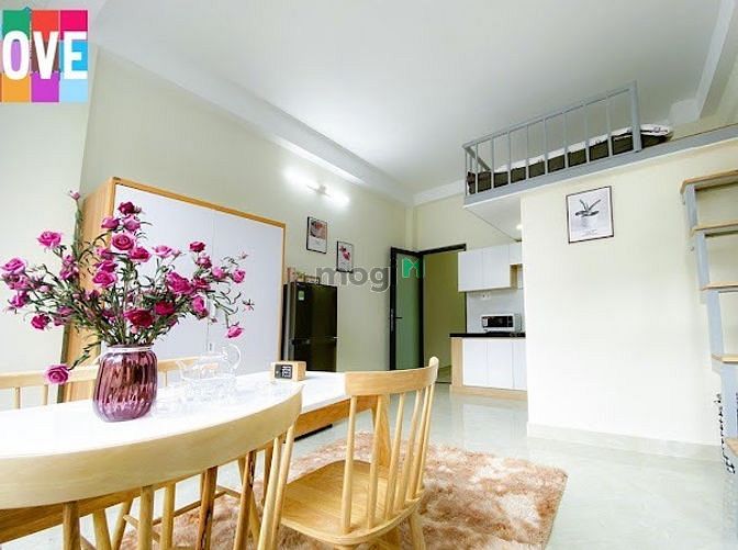 Hình ảnh Gác Cửa Sổ Bancol Nhất Chi Mai ngay Etown Cộng Hoà