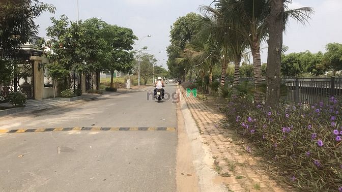 Hình ảnh Khó khăn bán 6x21m (123m) cạnh THỦ ĐỨC giá giảm mạnh