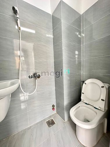 Hình ảnh Ban công full nội thất gần CV Làng Hoa