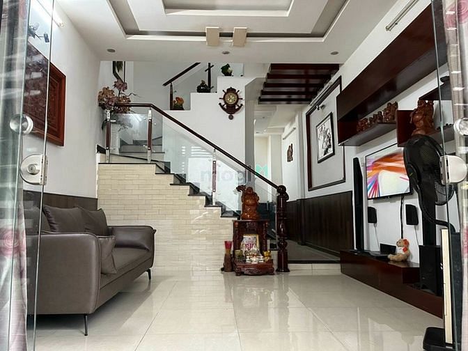 Hình ảnh Nhà đẹp đường Hoàng Hoa Thám, P6, DT 4x10m. 2 lầu, 2PN, 2WC, 5.4 tỷ TL