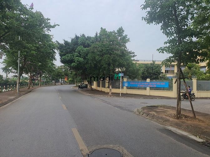 Hình ảnh Đất phân lô phố cổ linh, lô góc 2 mặt thoáng, view hồ