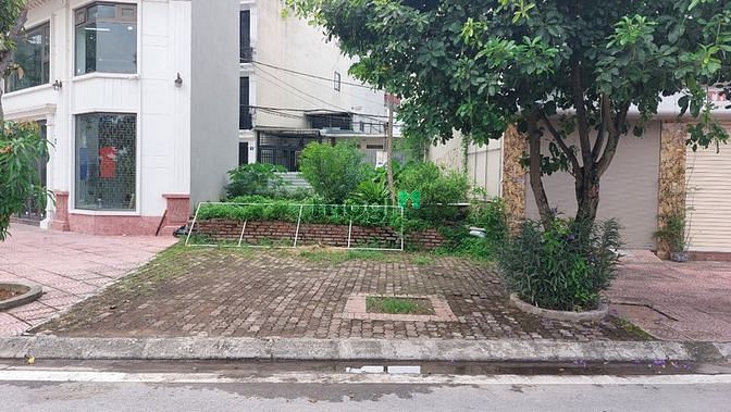 Hình ảnh Đất phân lô phố cổ linh, lô góc 2 mặt thoáng, view hồ