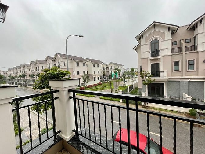 Hình ảnh CHo thuê biệt thự căn góc vườn hoa 135m2 KĐT Centa City