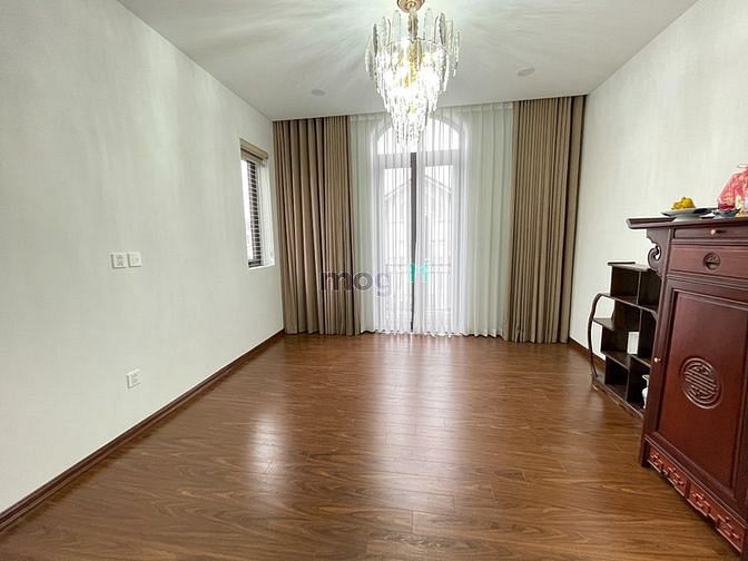 Hình ảnh CHo thuê biệt thự căn góc vườn hoa 135m2 KĐT Centa City