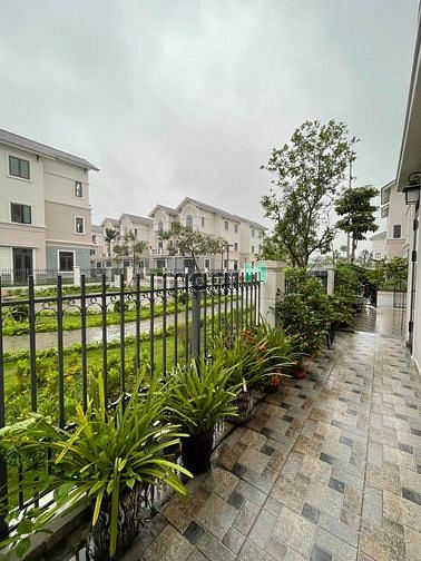 Hình ảnh CHo thuê biệt thự căn góc vườn hoa 135m2 KĐT Centa City