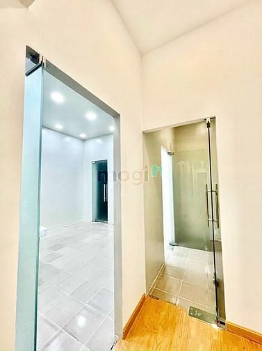 Hình ảnh Mặt Tiền Trương Định Q3 - 6 lầu Thang Máy