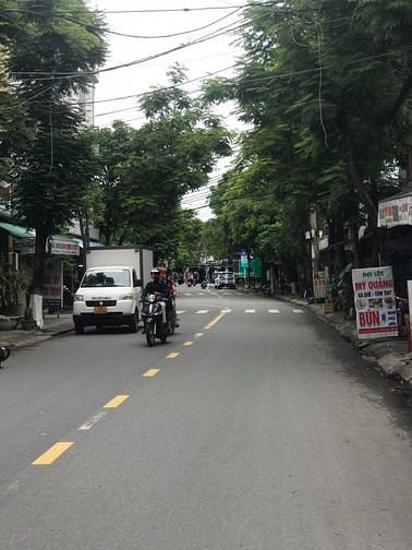 Hình ảnh Nhà MT Tôn Đản Khu Sầm Uất Cho Thuê GIá Rẻ