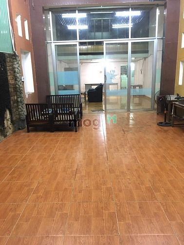 Hình ảnh Nhà MT Tôn Đản Khu Sầm Uất Cho Thuê GIá Rẻ