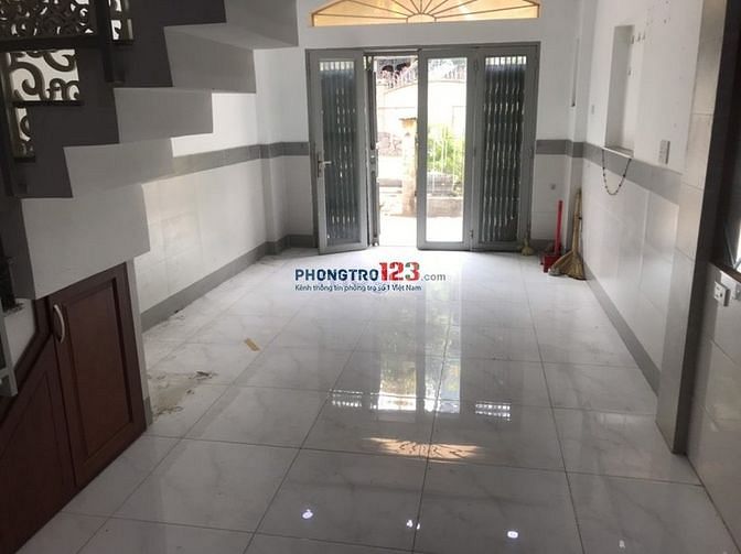 Hình ảnh Cho thuê nhà 1 lầu MT đường ray xe lửa Phú Nhuận