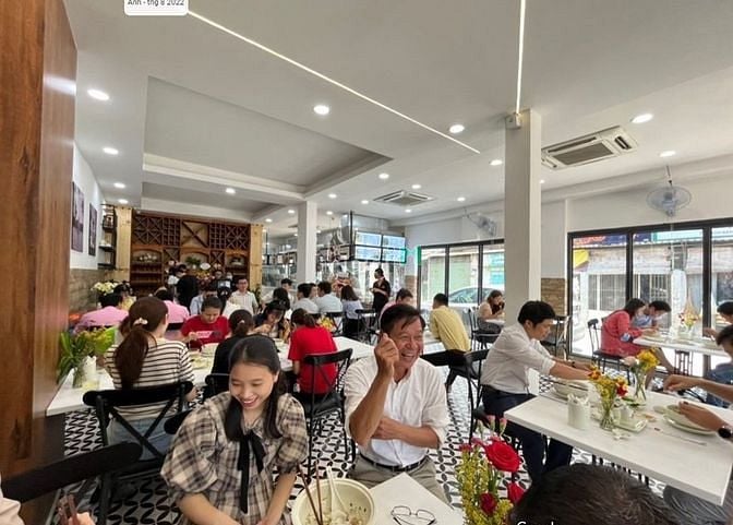 Hình ảnh Cho Thuê Góc 2MT Bạch Đằng P2 Tân Bình DT:8x16m trệt lầu