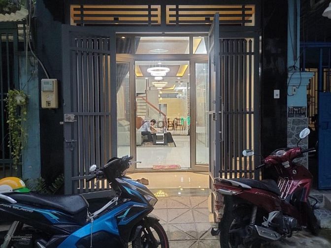 Hình ảnh Bán nhà  Nguyễn Văn Cừ P2 Q5,giáp Q1- 1