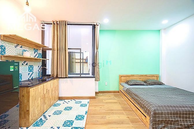 Hình ảnh chdv ngay sau lưng Lãnh sự quán Mỹ q1