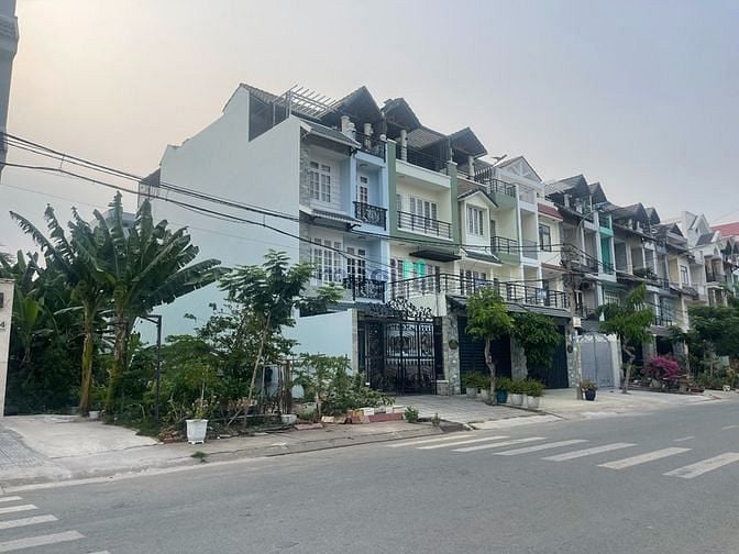 Hình ảnh Đất nền KDC hiện hữu Quận 8. Góp 12 tháng, XD: 1 Trệt-2 Lầu-1 ST