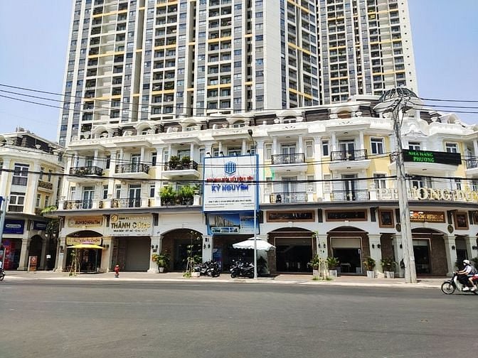 Hình ảnh Cho Thuê Nhà MT đường Tạ Quang Bửu P.6 Q.8, Dãy Nhà Phố Pegasuite