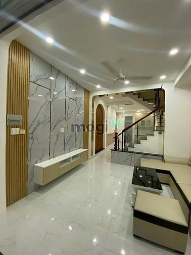 Hình ảnh Cho thuê nhà đẹp mới xây HXH CMT8, Q3