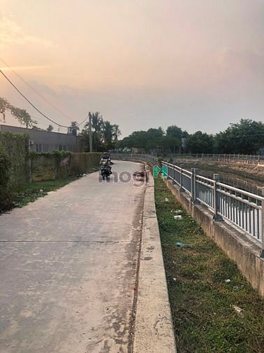 Hình ảnh Cho thuê 2.100m2 đất bờ kênh TX 31, q12 , 25tr , bằng phẳng