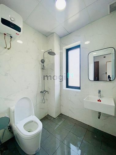 Hình ảnh Còn 1 phòng cửa sổ mặt kính, ngay chân cầu Sài Gòn