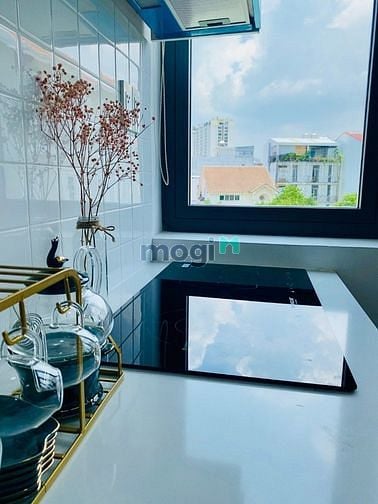 Hình ảnh Còn 1 phòng cửa sổ mặt kính, ngay chân cầu Sài Gòn