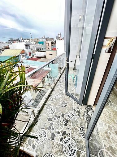 Hình ảnh Ban công lớn phòng rộng 30m2 ngay ĐH Mở