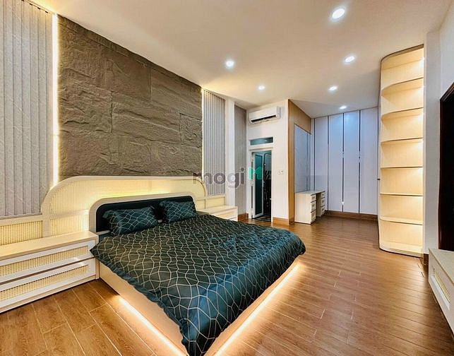Hình ảnh Cho thuê nhà MT Võ Văn Tần, Q3, có thang máy, nội thất cao cấp