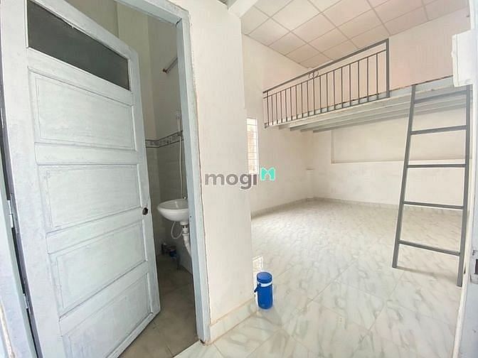 Hình ảnh Cho thuê căn CHDV có gác Ban công lớn-Tân Bình 35m2
