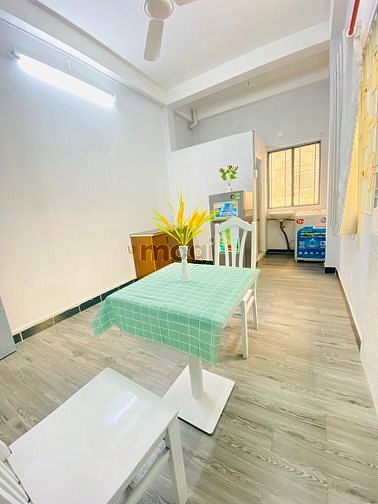 Hình ảnh cho thuê nguyên tầng ban công 1pn giá mềm